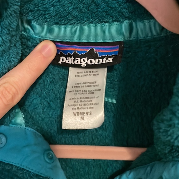 Woman’s Patagonia Fleece - Picture 2 of 3